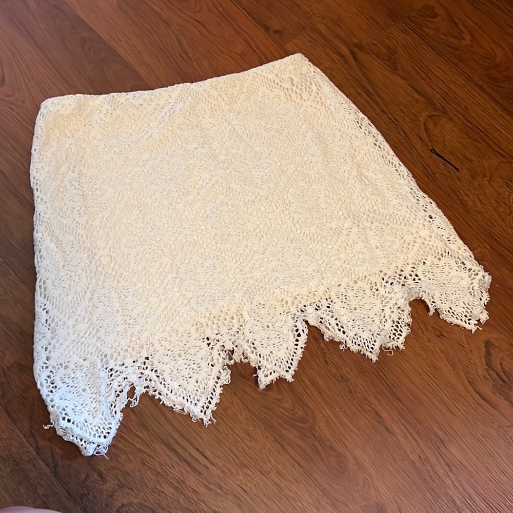 Lace skirt
